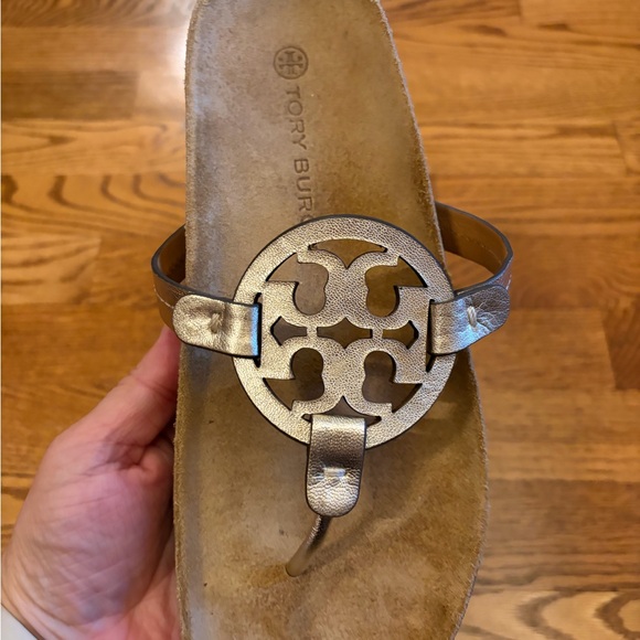 Tory Burch Metallic Gold Logo Thong Sandals - Picture 3 of 4
